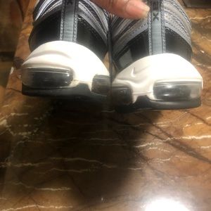 Nike Shoes - EUC black n silver air max Nike Shoes - EUC black n silver air max